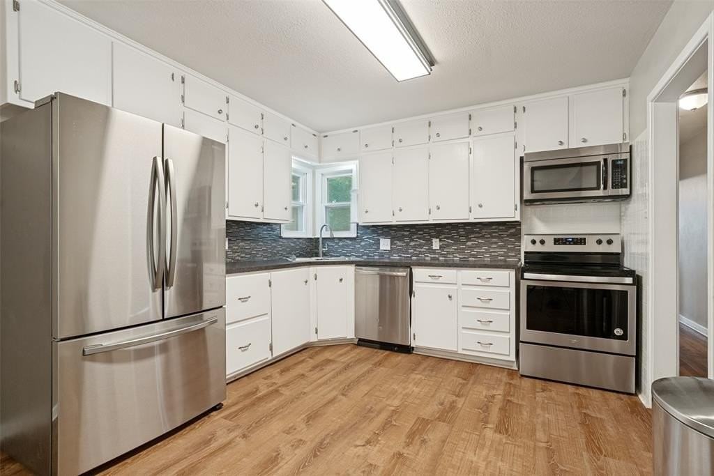1316 Eastview Dr - Photo 3 of 12