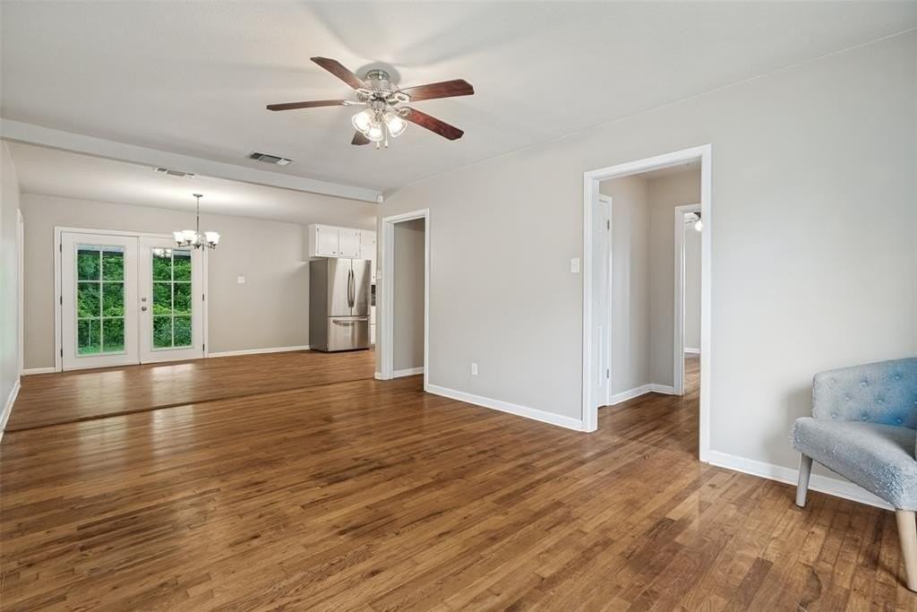 1316 Eastview Dr - Photo 4 of 12