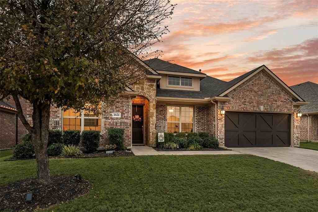 1313 Benavites Dr - Photo 3 of 25