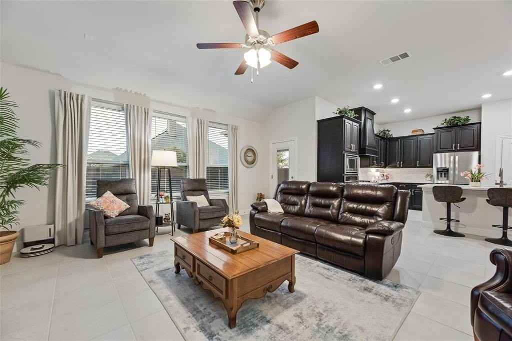 1313 Benavites Dr - Photo 7 of 25