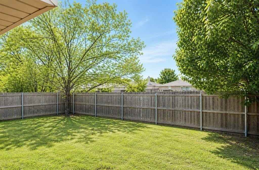 8833 Sunset Trace Dr - Photo 7 of 12