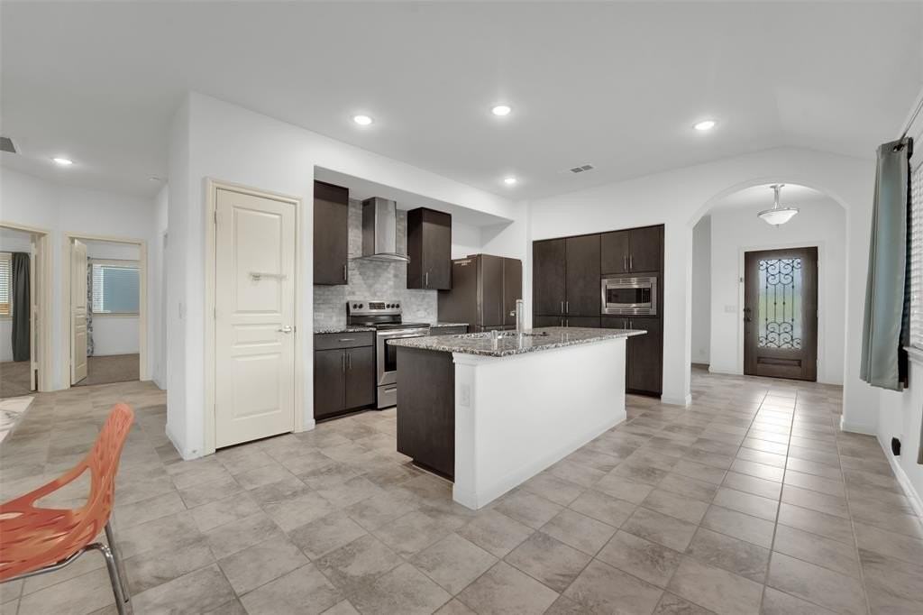 755 Revere Ln - Photo 6 of 26
