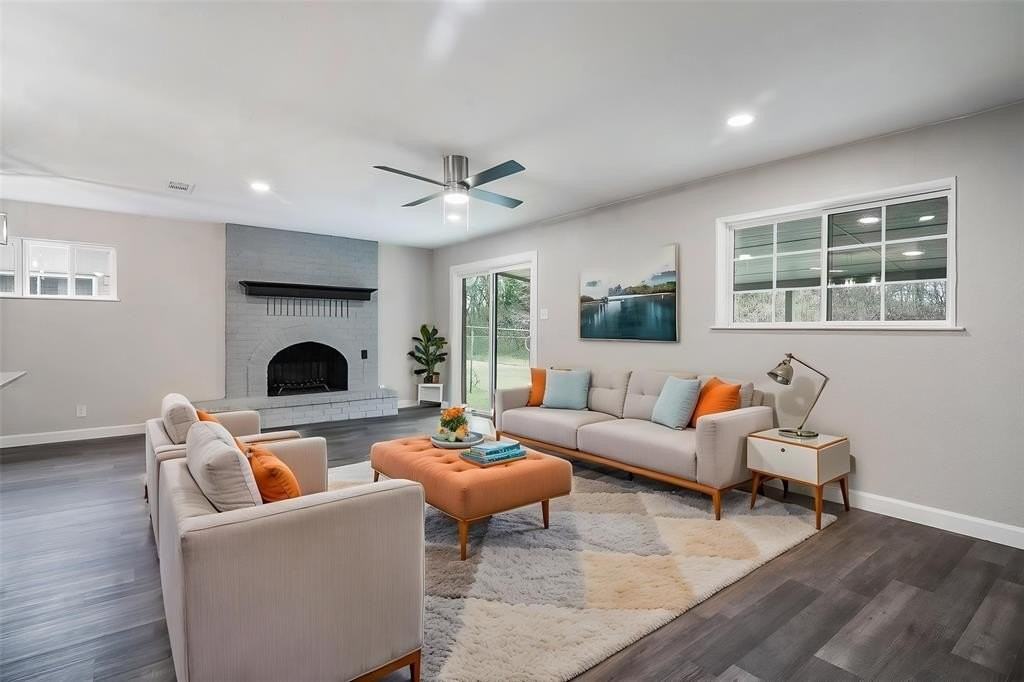 813 S Valentine Dr - Photo 3 of 36