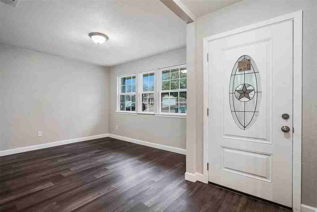 813 S Valentine Dr - Photo 6 of 36