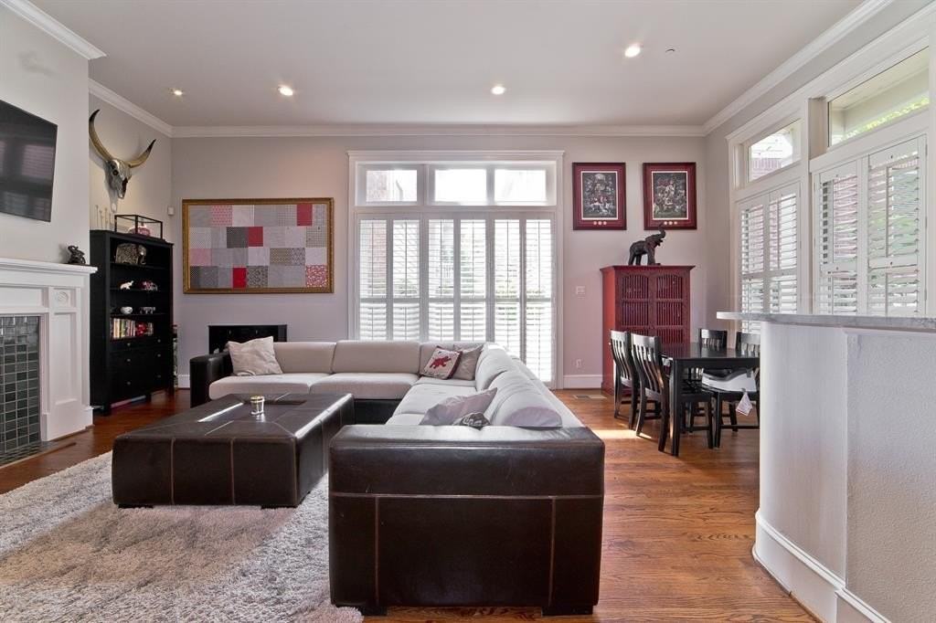 2620 Thomas Ave - Photo 2 of 32