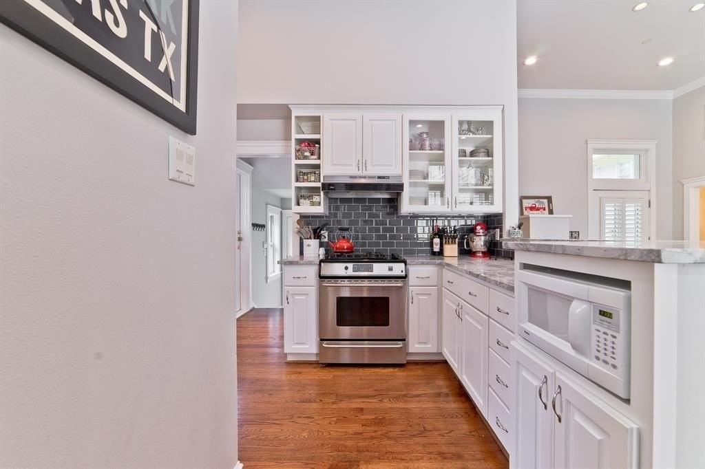 2620 Thomas Ave - Photo 7 of 32