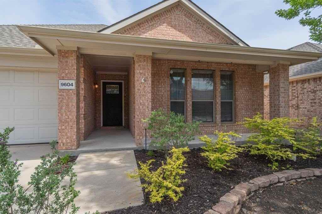 9604 Palm Valley Dr - Photo 2 of 23