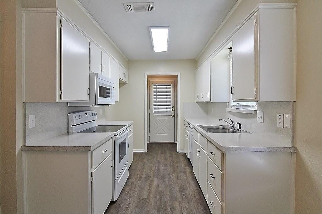 1111 Lynn St #A - Photo 4 of 12