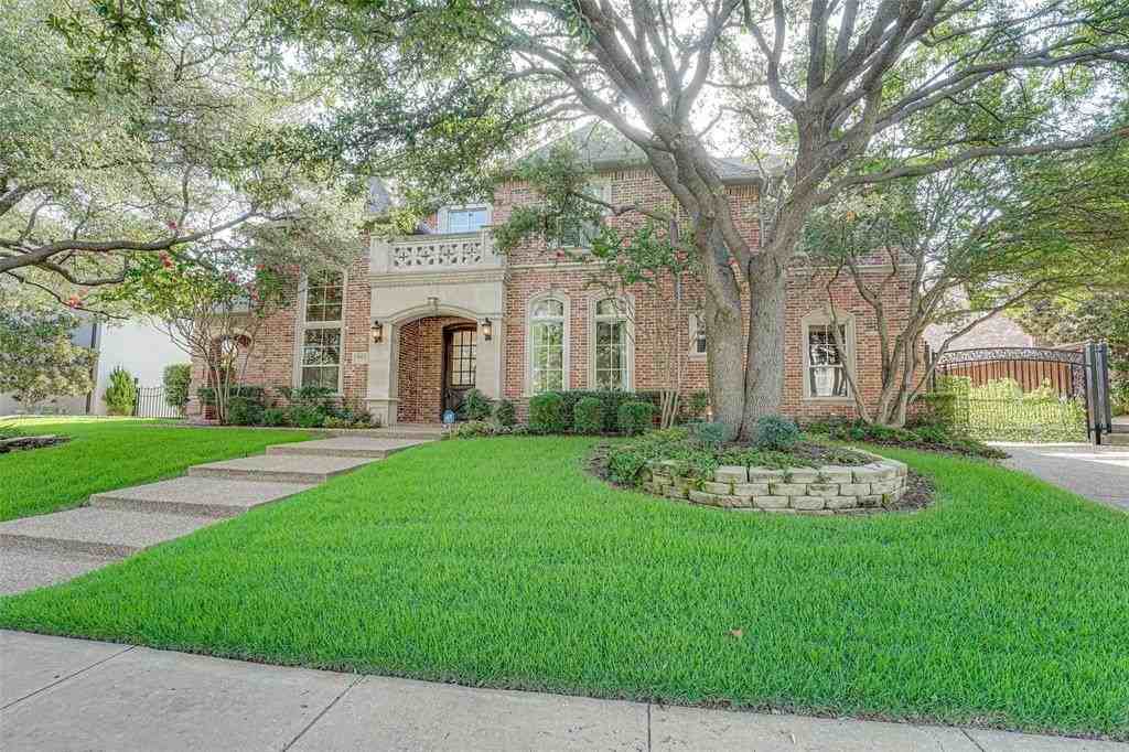 5004 Castle Creek Ct - Photo 2 of 37