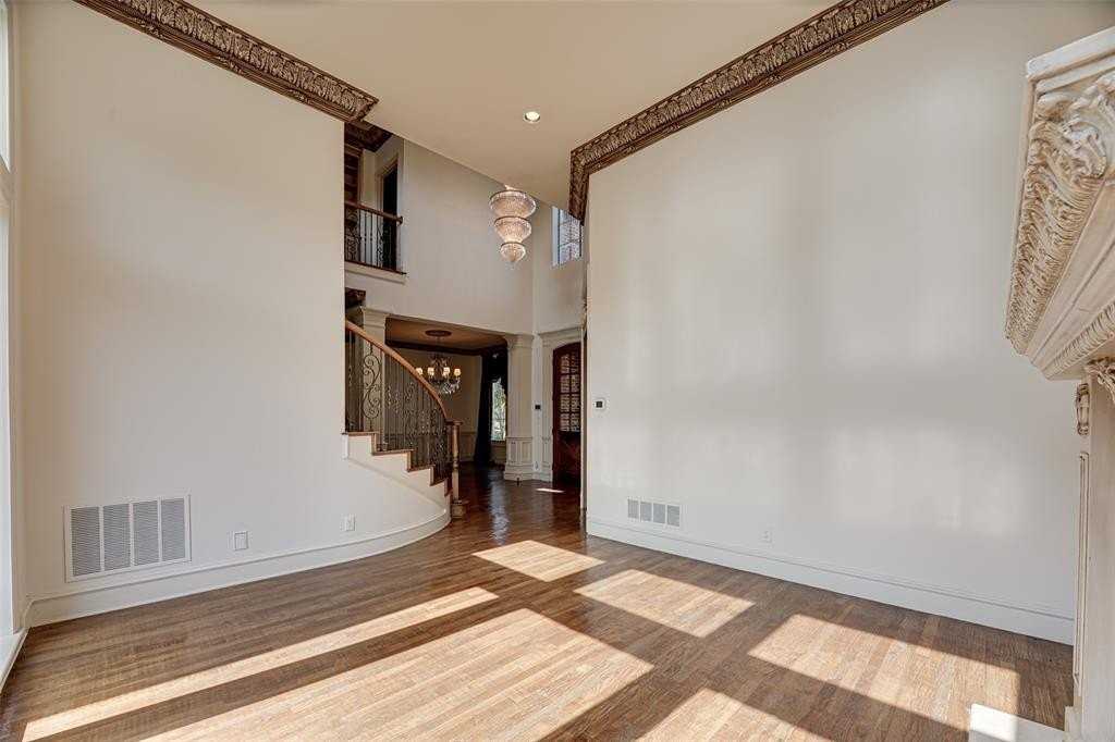 5004 Castle Creek Ct - Photo 4 of 37