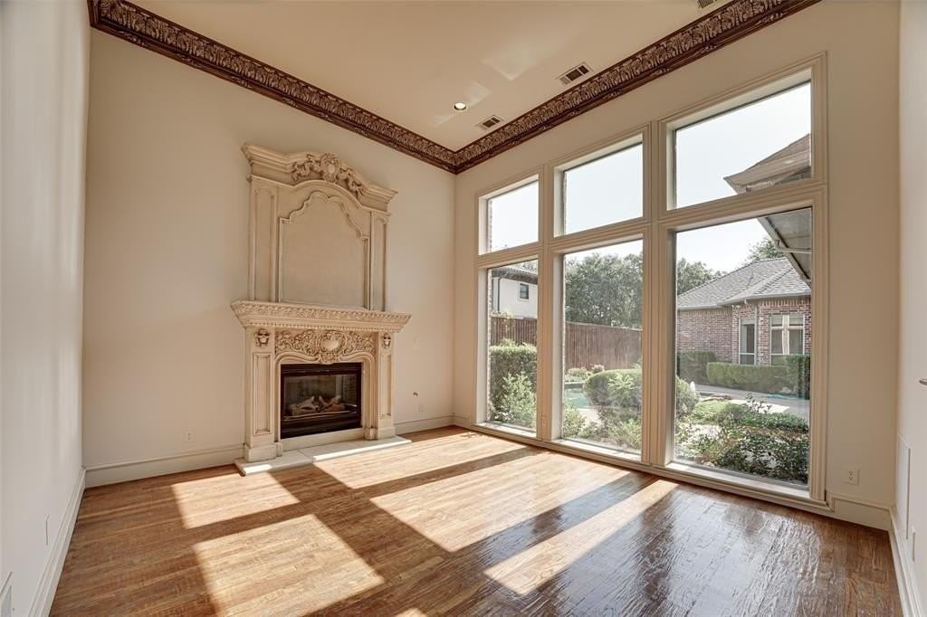 5004 Castle Creek Ct - Photo 5 of 37