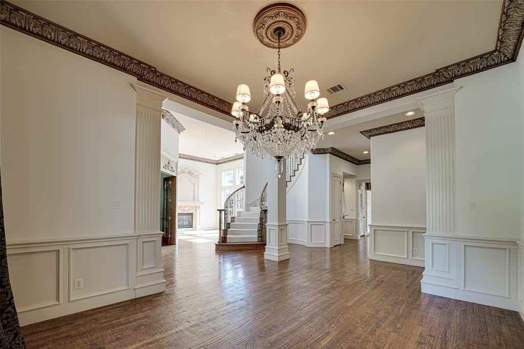 5004 Castle Creek Ct - Photo 6 of 37