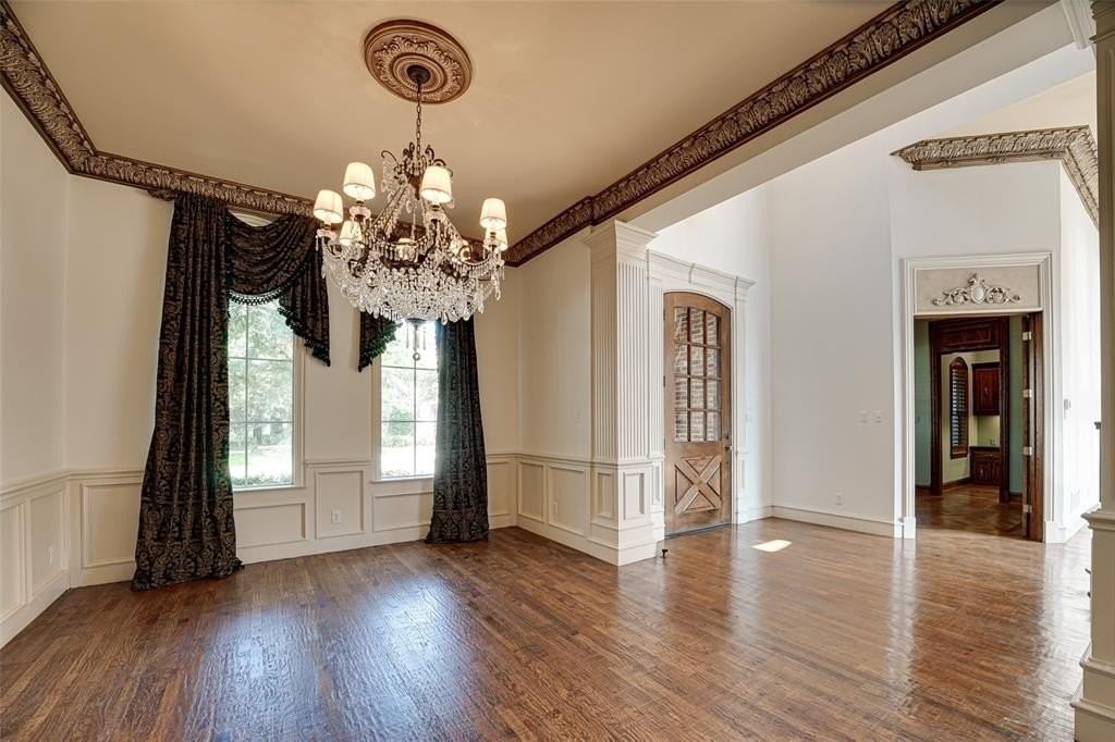 5004 Castle Creek Ct - Photo 7 of 37