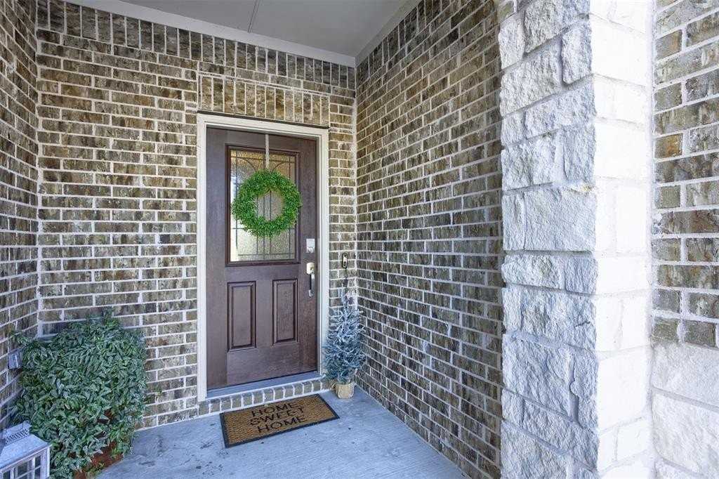 944 Memorial Dr - Photo 2 of 40