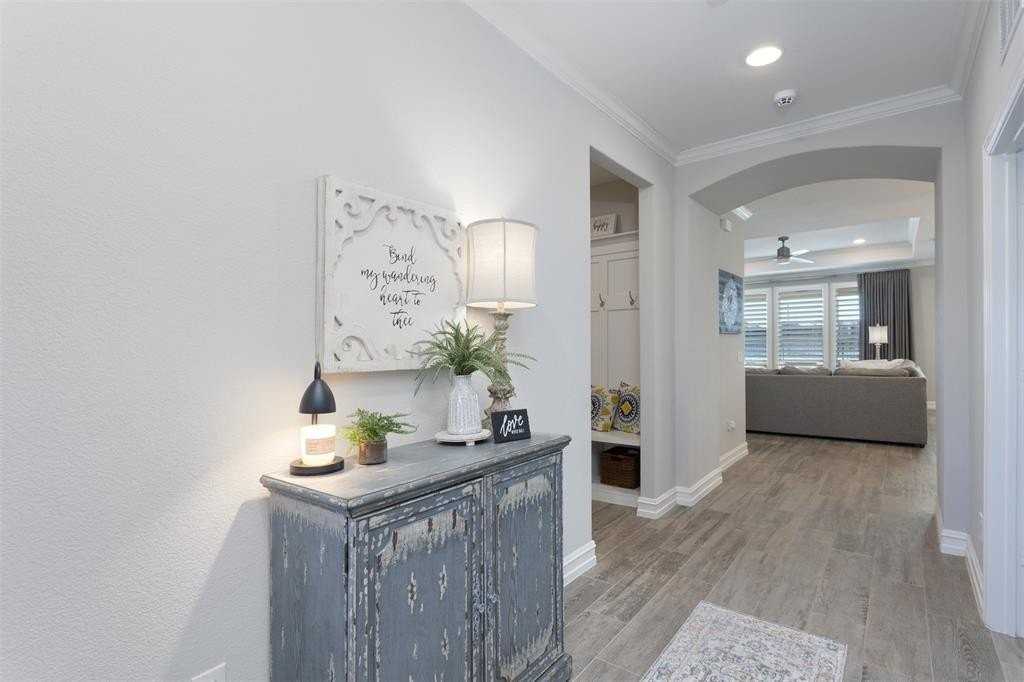 944 Memorial Dr - Photo 4 of 40