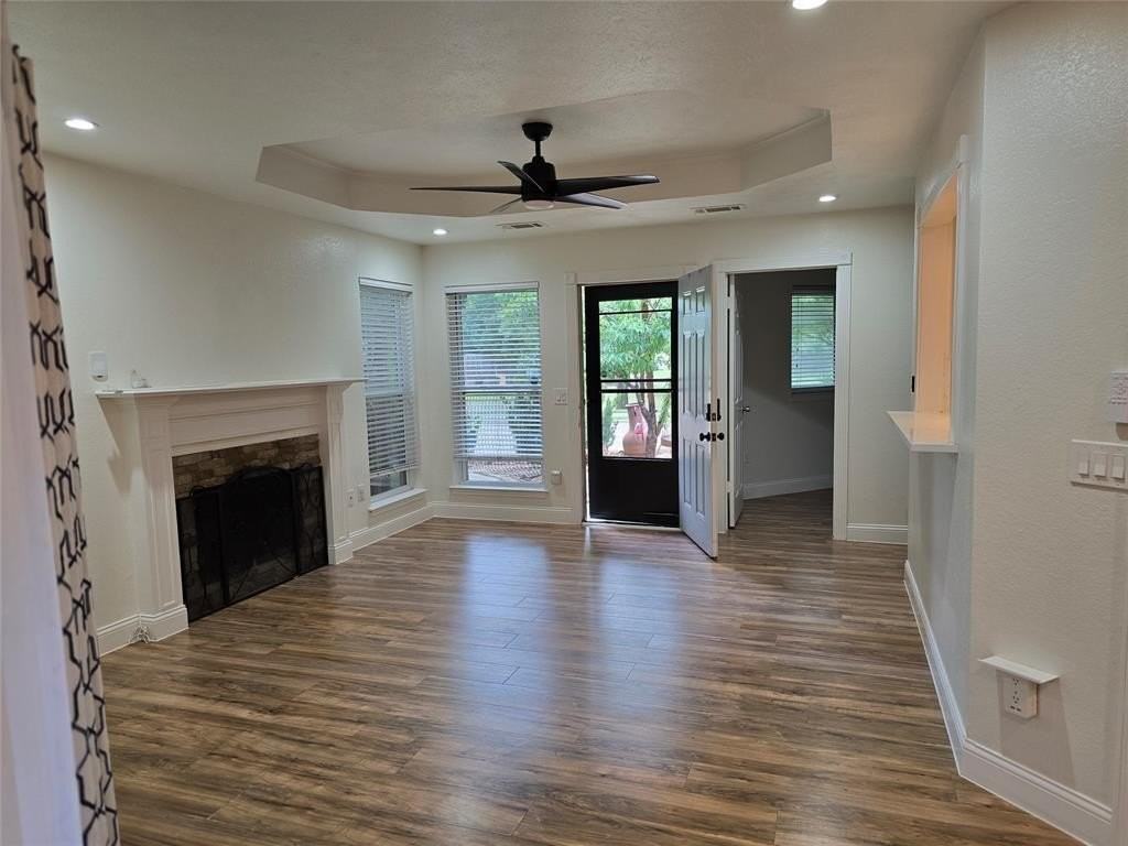 8502 Hawthorne St - Photo 2 of 29