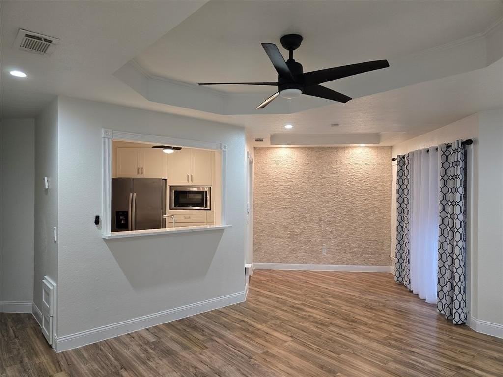 8502 Hawthorne St - Photo 5 of 29