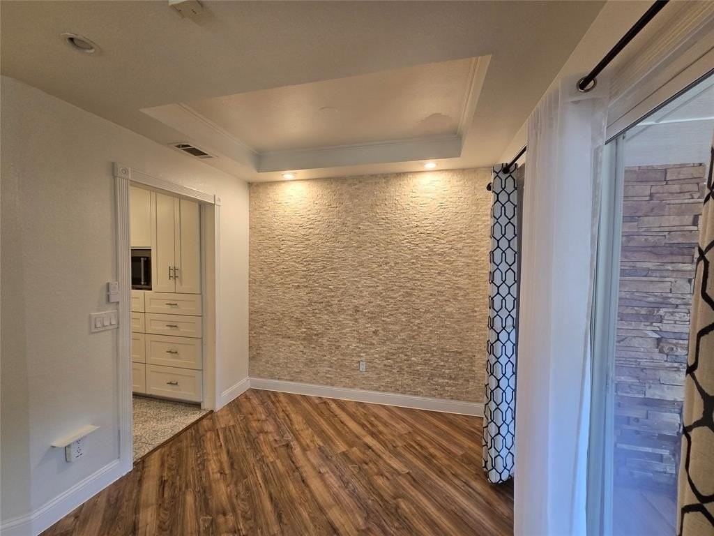 8502 Hawthorne St - Photo 6 of 29