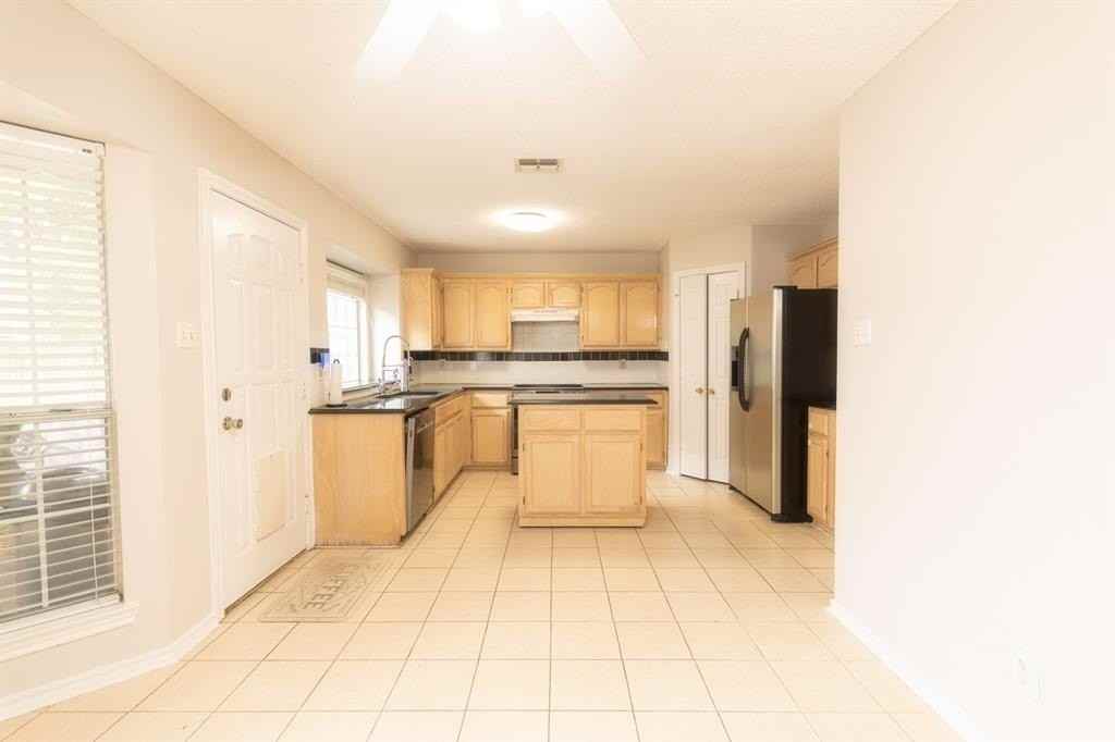 3031 Renaissance Ct - Photo 7 of 18