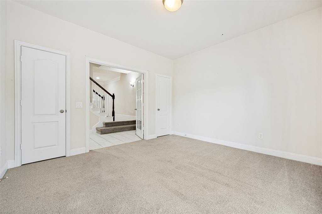 572 Waterloo Dr - Photo 5 of 25