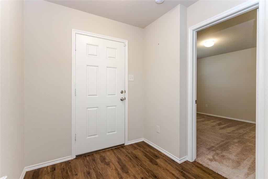 239 Thoroughbred St - Photo 4 of 29