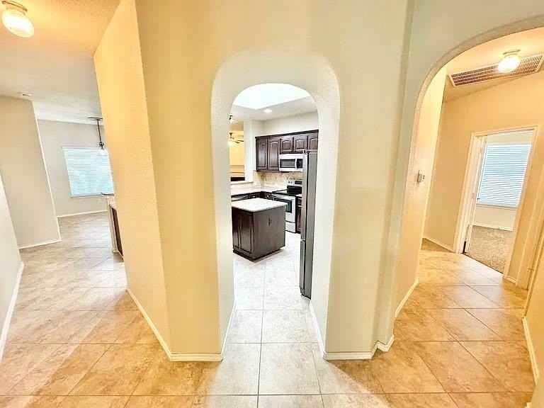 3020 Tamarack Ln - Photo 4 of 40