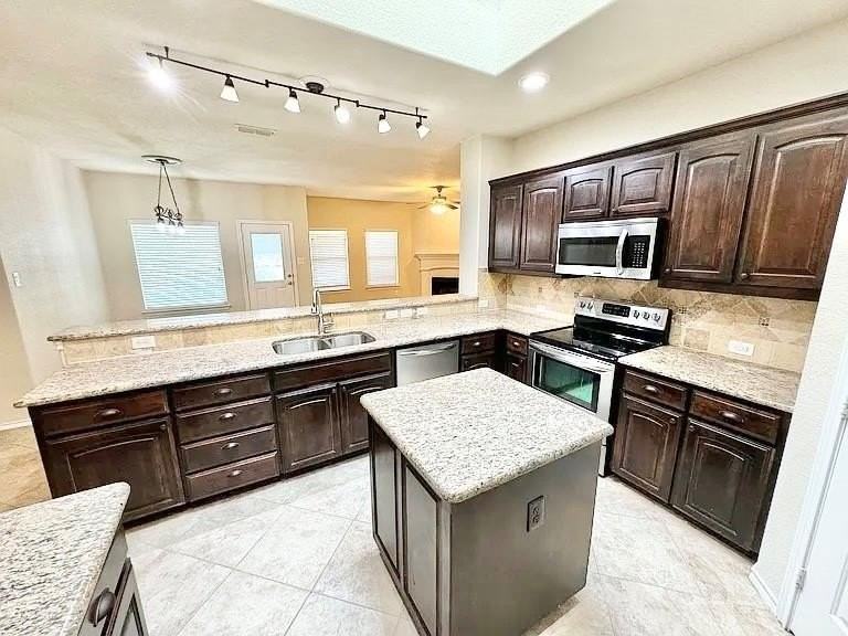 3020 Tamarack Ln - Photo 5 of 40