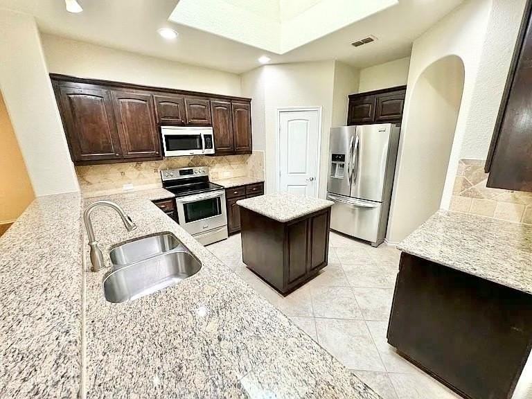 3020 Tamarack Ln - Photo 6 of 40