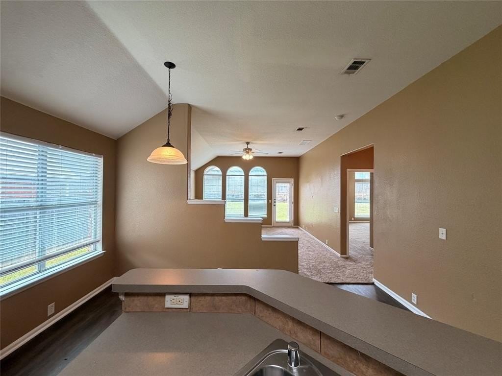 618 Rosarita Rd - Photo 7 of 19