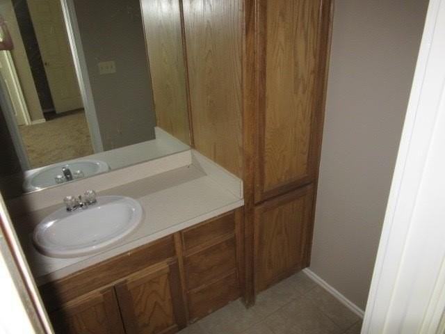 4526 Cole Dr - Photo 4 of 9