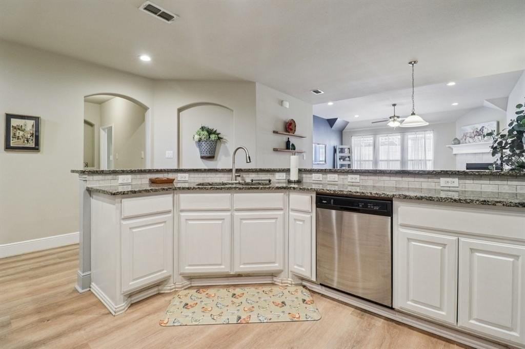 5616 Broad Bay Ln - Photo 3 of 28