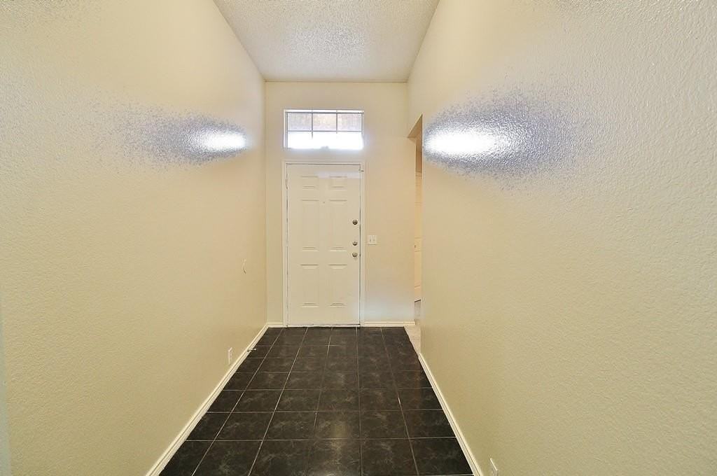 210 Ridgecrest Dr - Photo 2 of 13