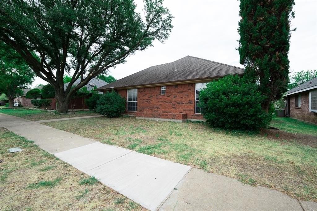 8661 Malibu St - Photo 2 of 28