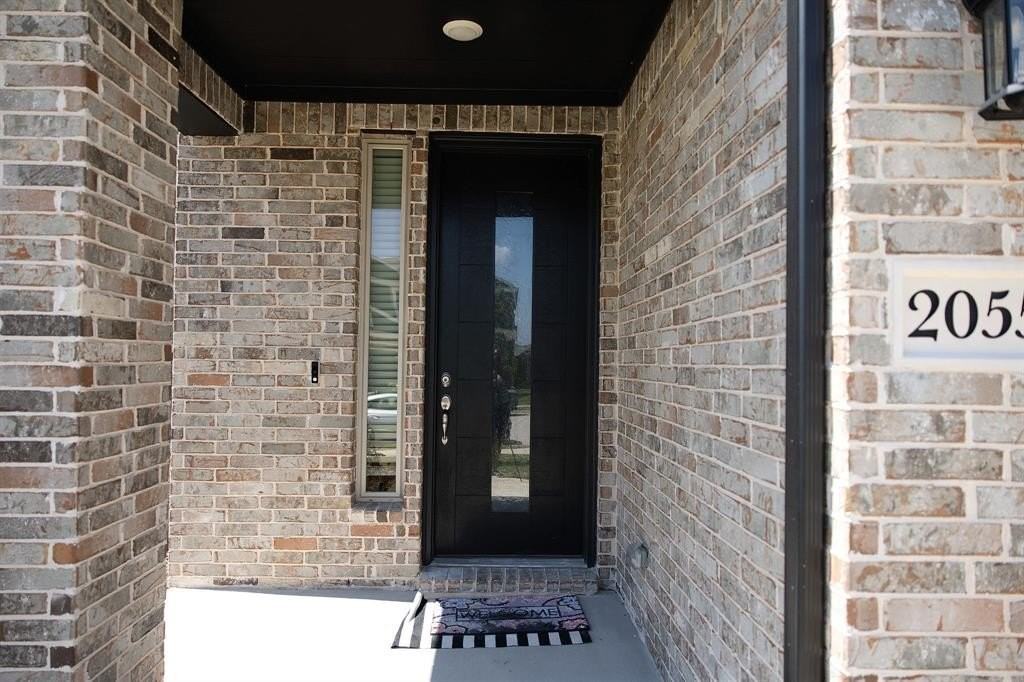 2055 Placerville St - Photo 3 of 30