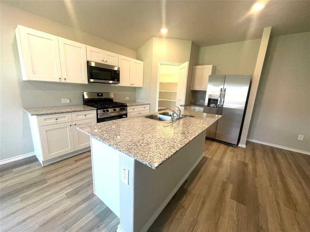 5552 Rollins Dr - Photo 5 of 28
