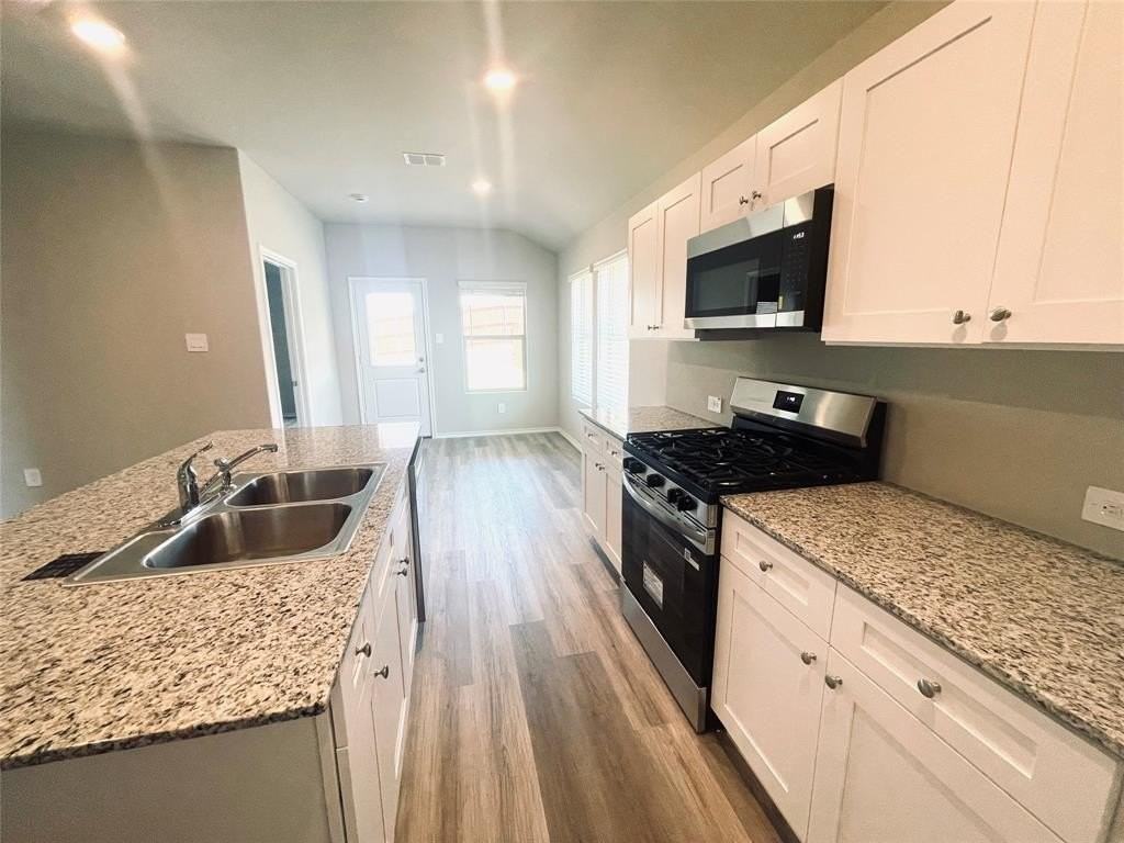 5552 Rollins Dr - Photo 6 of 28