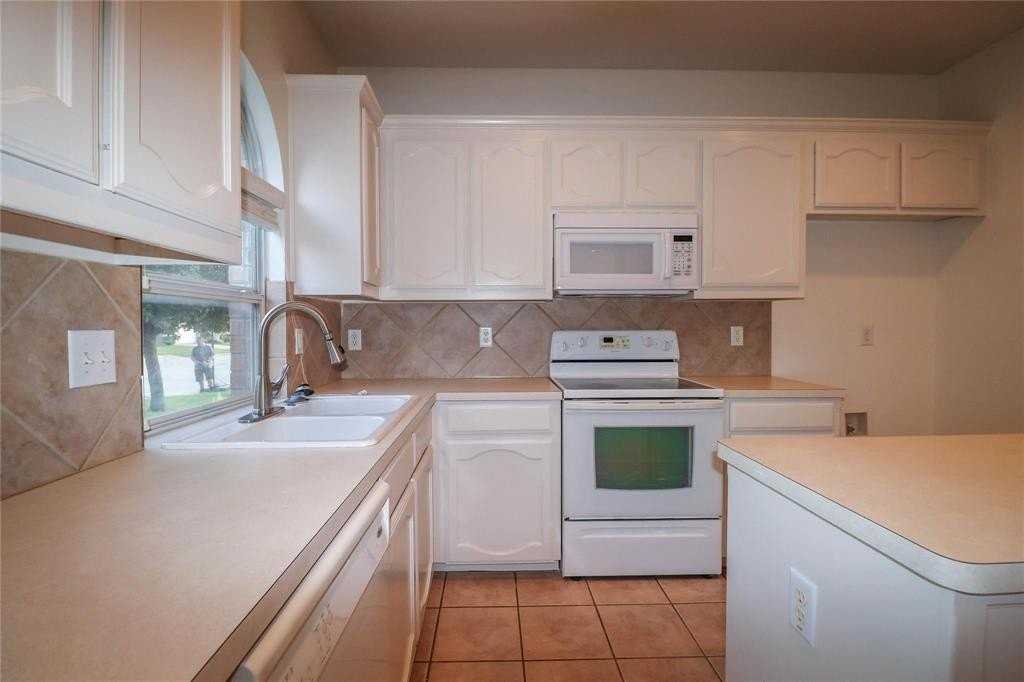12532 Clarksburg Trl - Photo 4 of 20