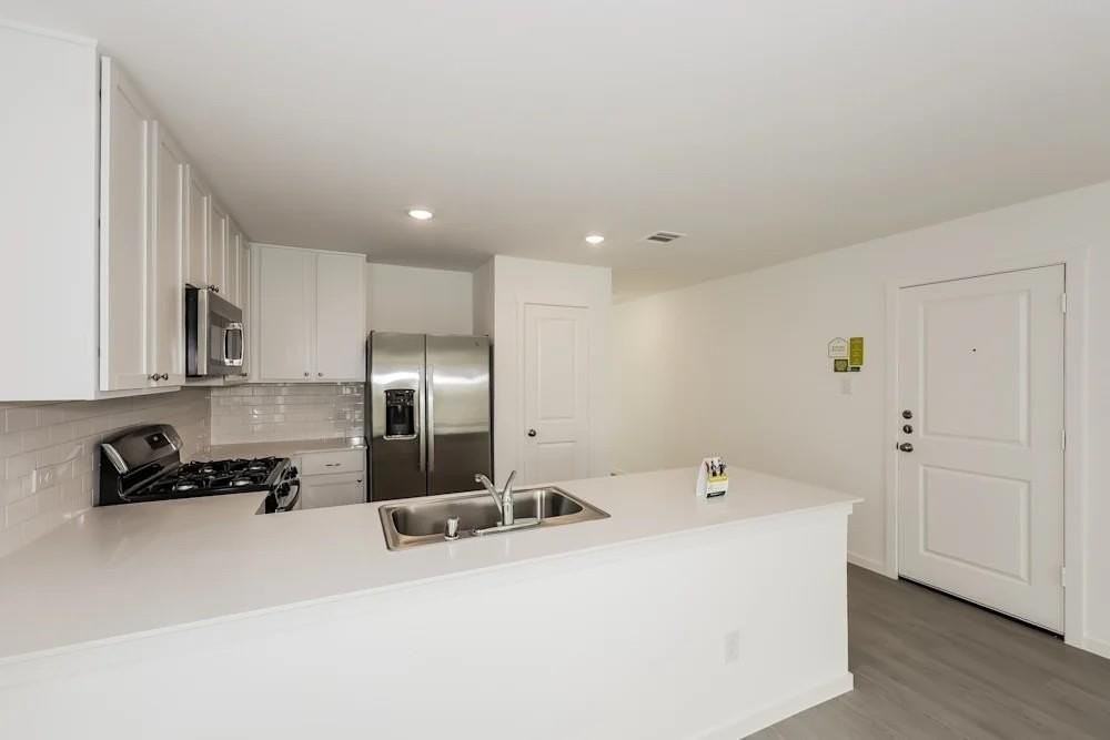 2745 Bronte Blvd - Photo 4 of 11