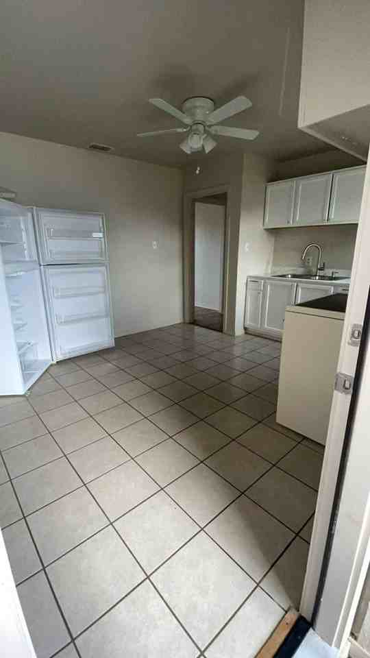 1204 S Burleson Ave - Photo 2 of 6