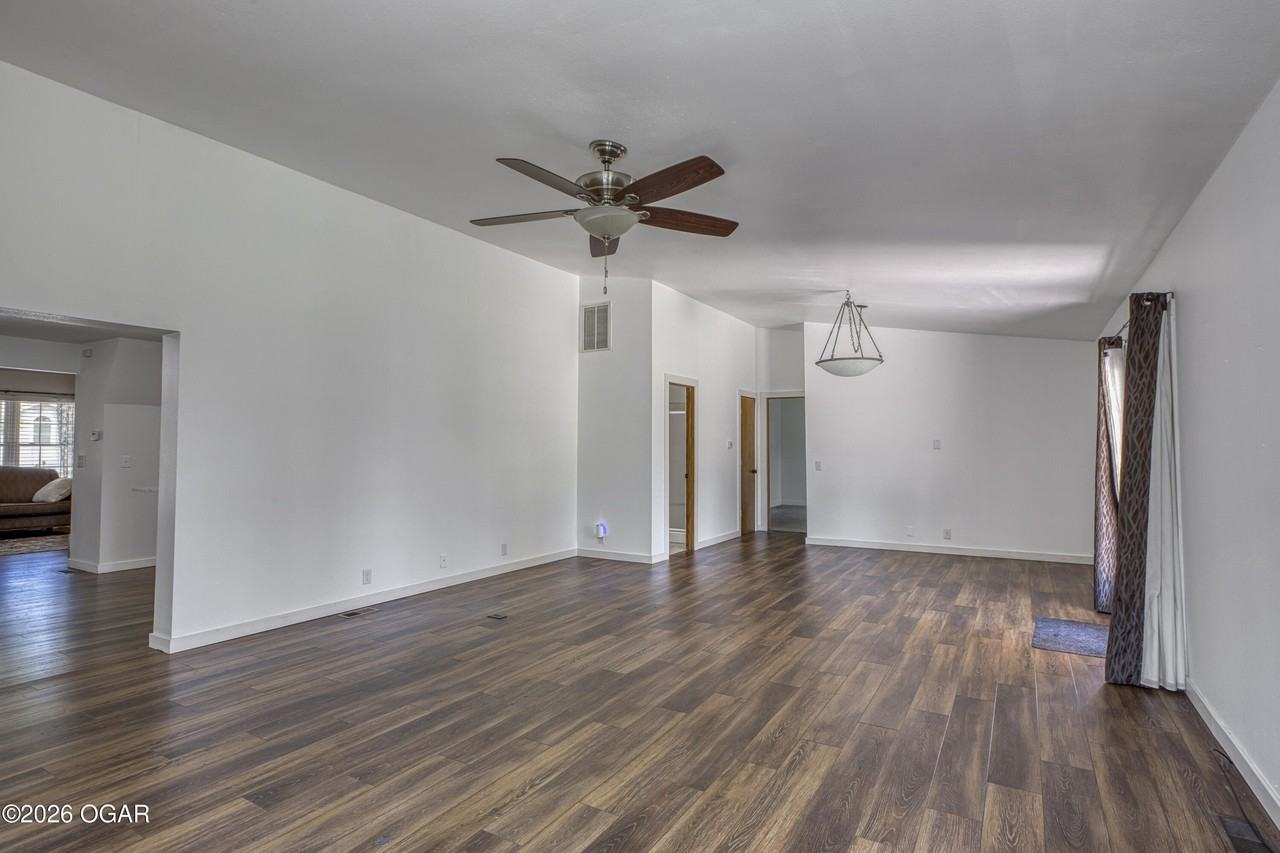 1125 Country Side Dr - Photo 3 of 22