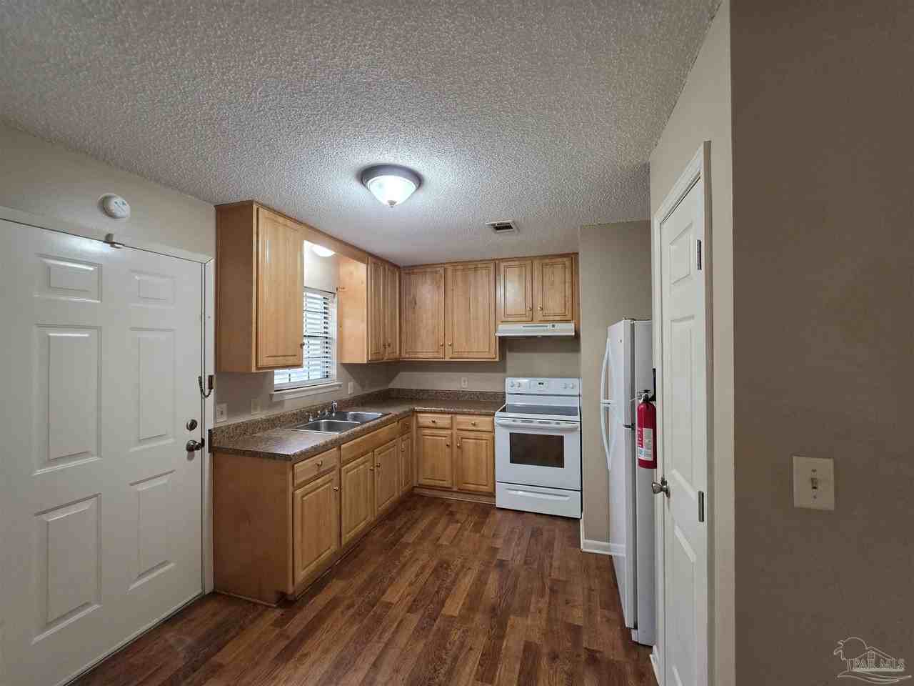 1011 Dr Martin L King Jr Dr #B - Photo 3 of 16
