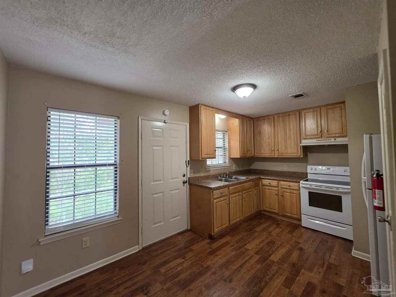 1011 Dr Martin L King Jr Dr #B - Photo 5 of 16