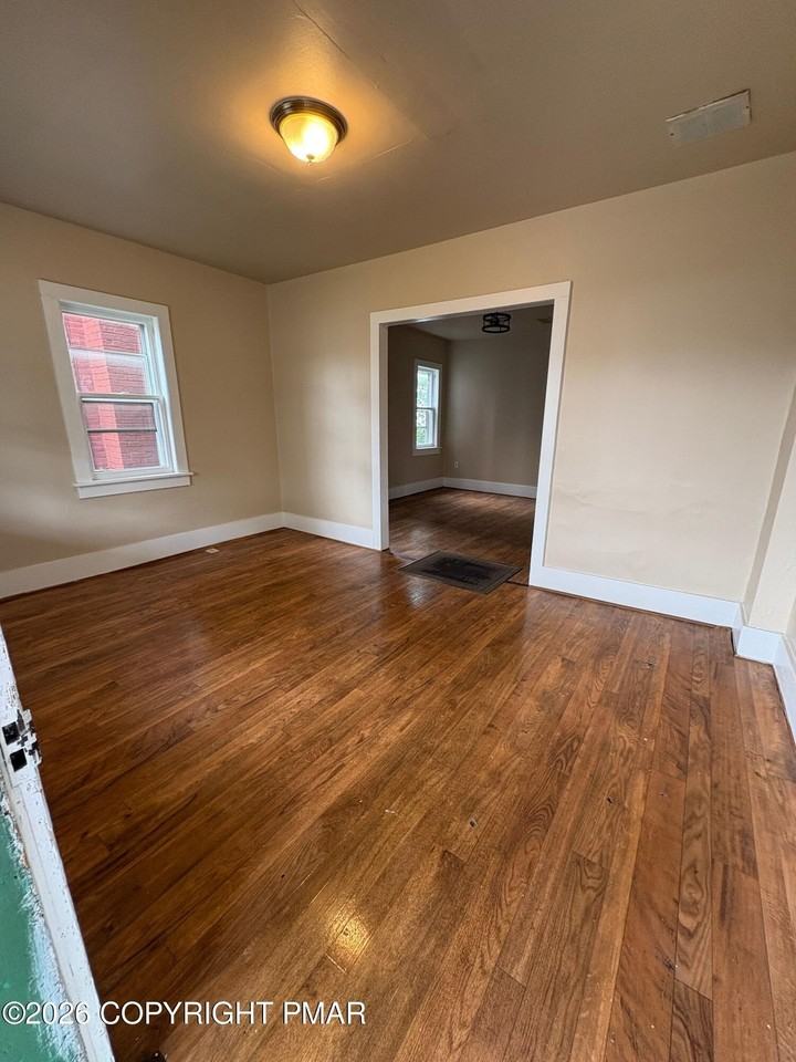80 Lenox Ave - Photo 3 of 9