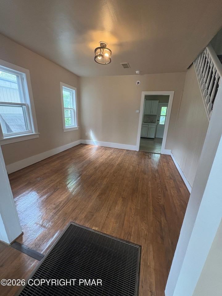 80 Lenox Ave - Photo 4 of 9