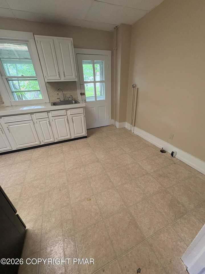 80 Lenox Ave - Photo 6 of 9