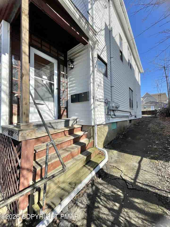 1028 N Webster Ave #1 - Photo 2 of 44