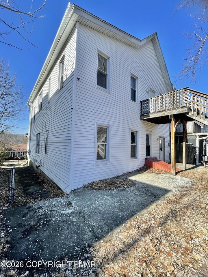 1028 N Webster Ave #1 - Photo 5 of 44