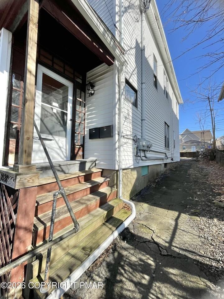 1028 N Webster Ave #2 - Photo 2 of 48