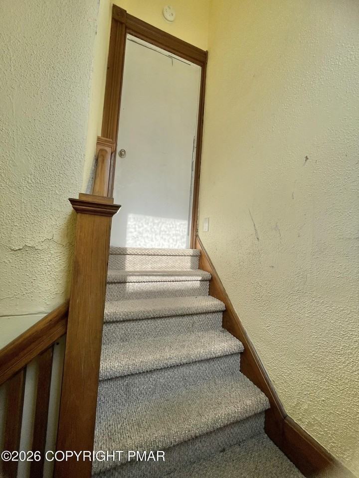 1028 N Webster Ave #2 - Photo 6 of 48