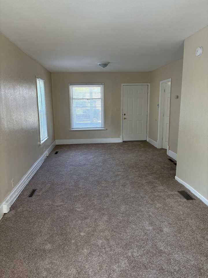 3022 Thomas Ave N #1 - Photo 3 of 15